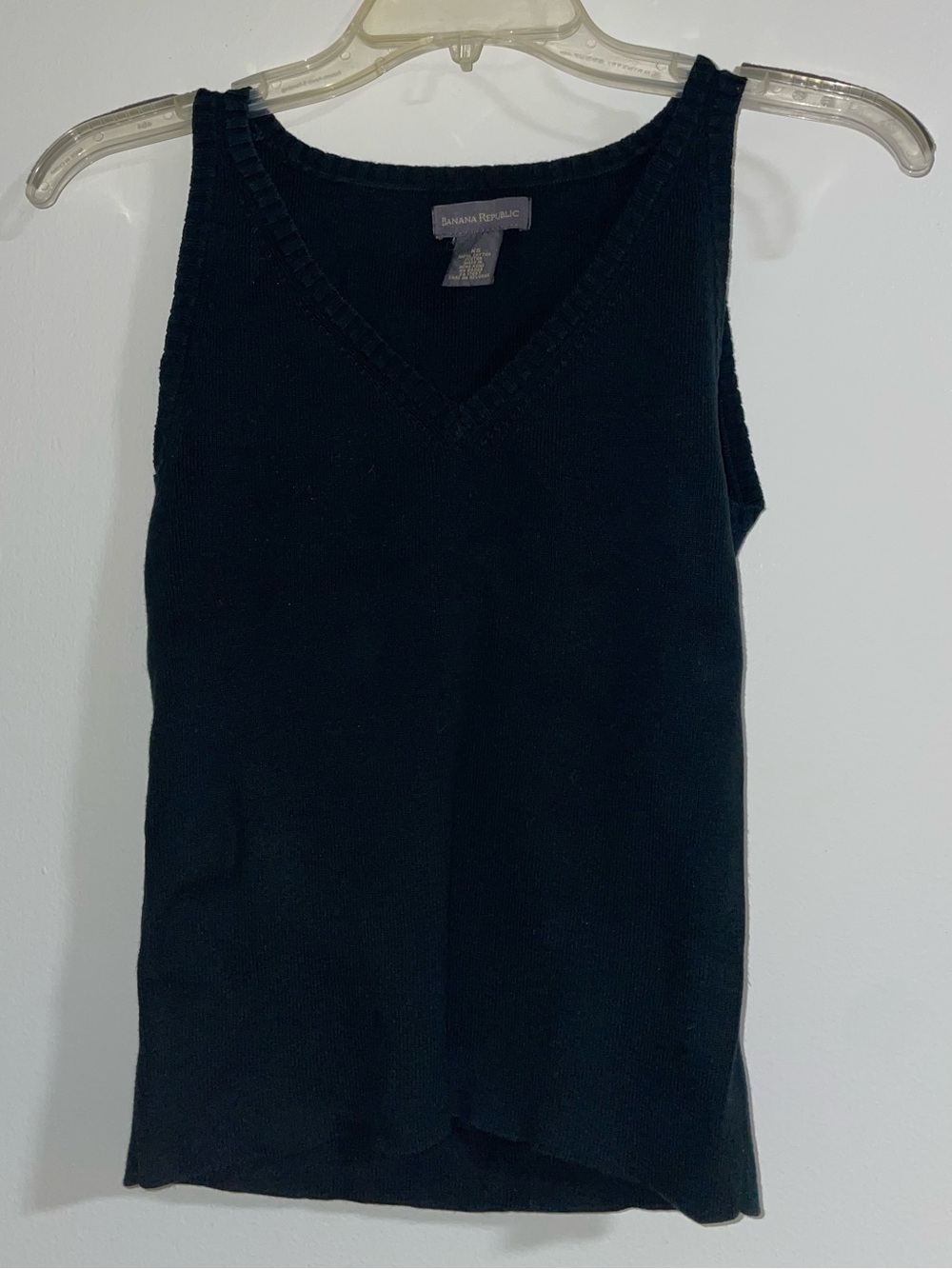 Banana Republic Black V-Neck Sleeveless Knit Tank Top